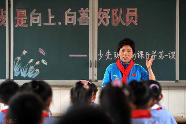 更衣室里鸦雀无声，教练组和球员们都强调了保持团结的重要性，不要在赛后发表容易造成误解的声明或评论，来增加额外的噪音。